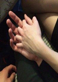 她和哥哥的死对头在一起了